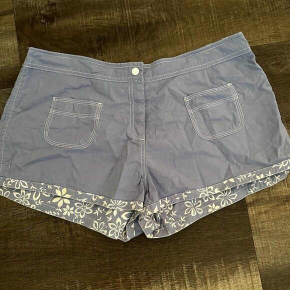 Urban Outfitters Womens reversible shorts with pockets size L - Picture 1 of 5